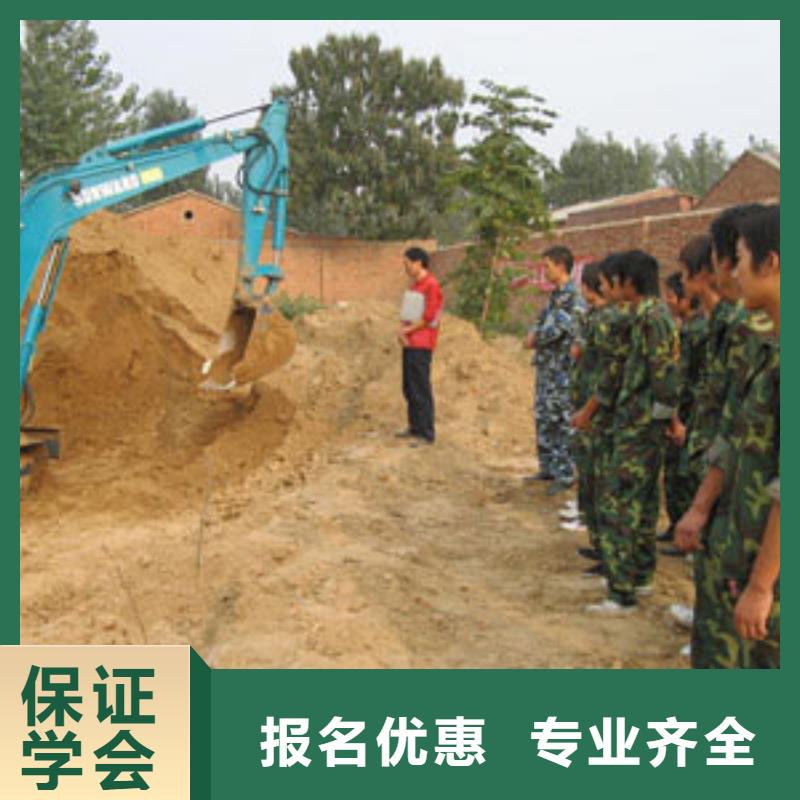 挖掘机培训机构哪家好-虎振招生电话