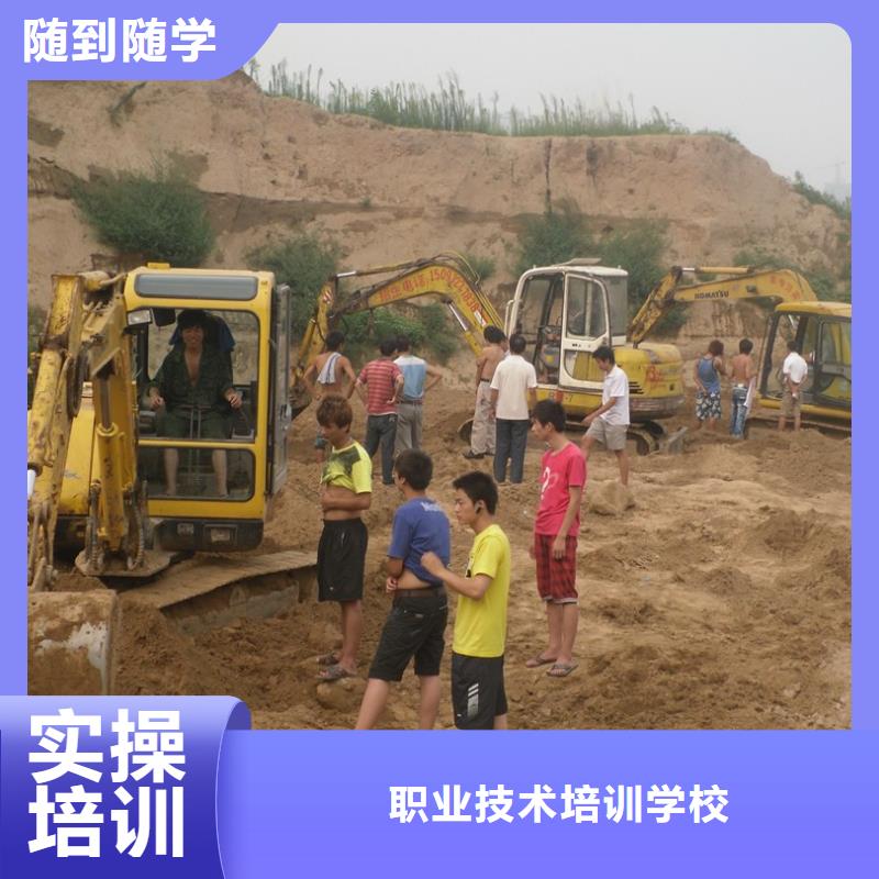 挖掘机操作_【保定虎振技工学校】保证学会由大专院校为您