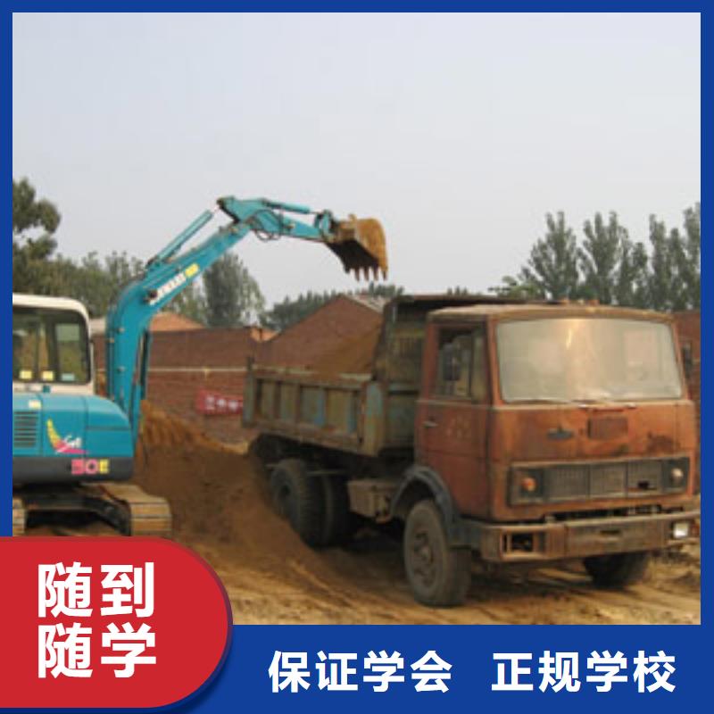 挖掘机操作_【保定虎振技工学校】保证学会由大专院校为您