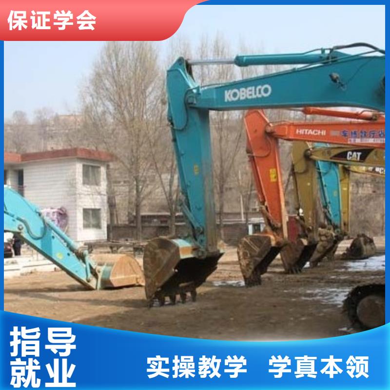 挖掘机操作_虎振汽修学校学真技术