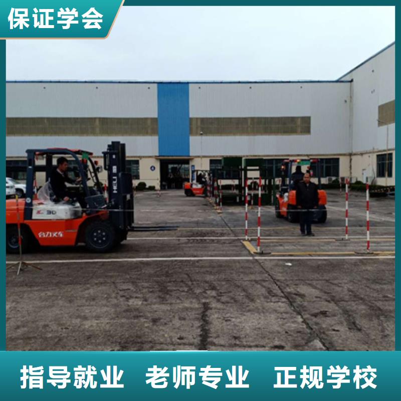 学挖掘机钩机去哪里报名挖掘机挖沟机学校大全