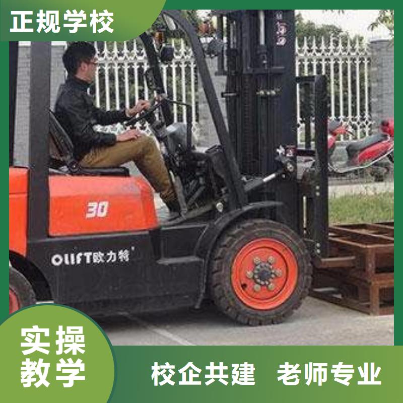 辛集挖掘机钩机学校报名地址挖掘机钩机学校排行榜