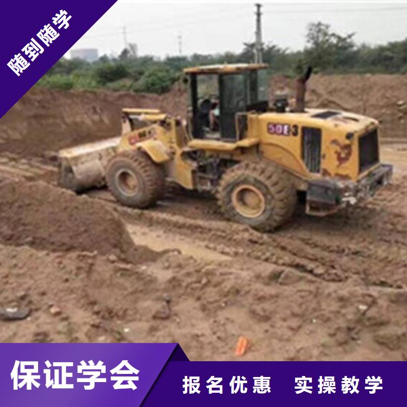 塔吊叉车培训-哪个技校有汽修专业实操教学