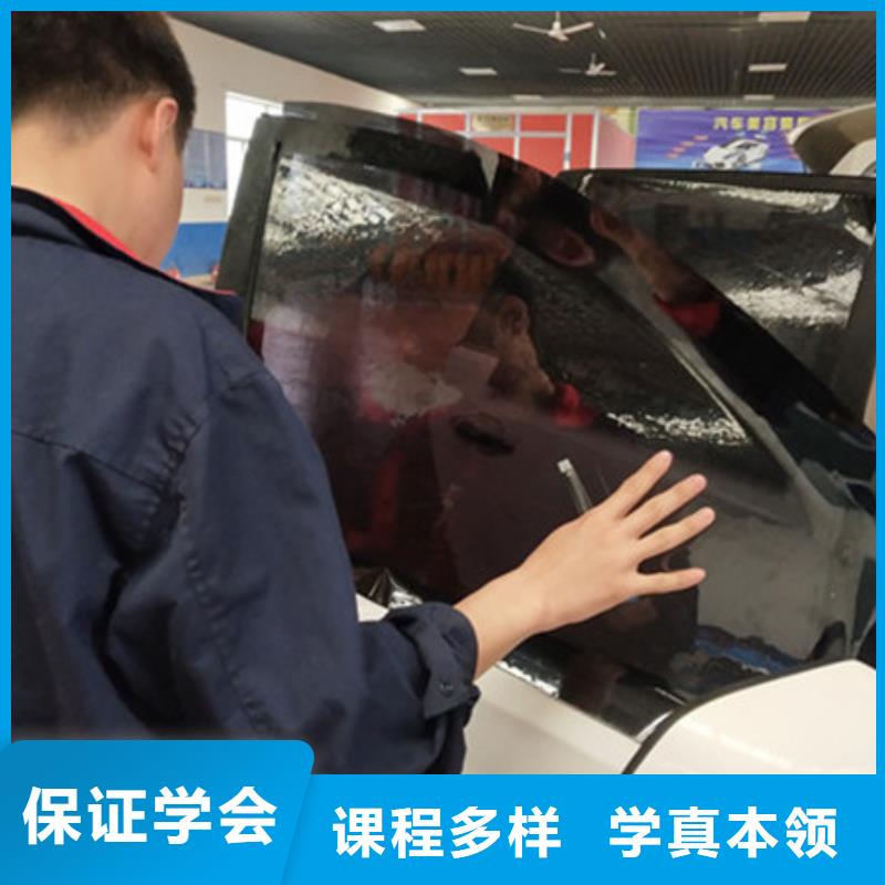 哪个学校有美容美发培训班虎振汽车美容装具培训【装载机铲车驾驶培训】正规培训