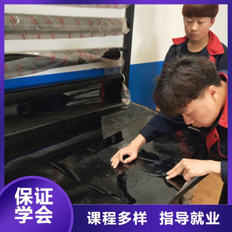 正规的汽车美容装具学校附近的汽车钣金喷漆技校|