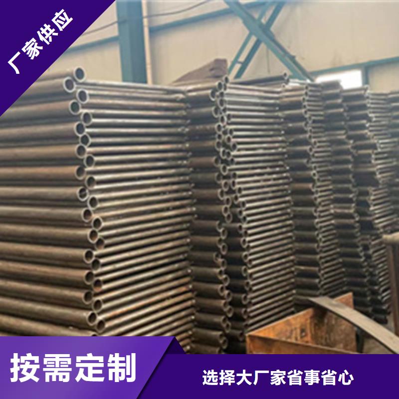 护栏 国道抗冲击围栏厂家直销大量现货