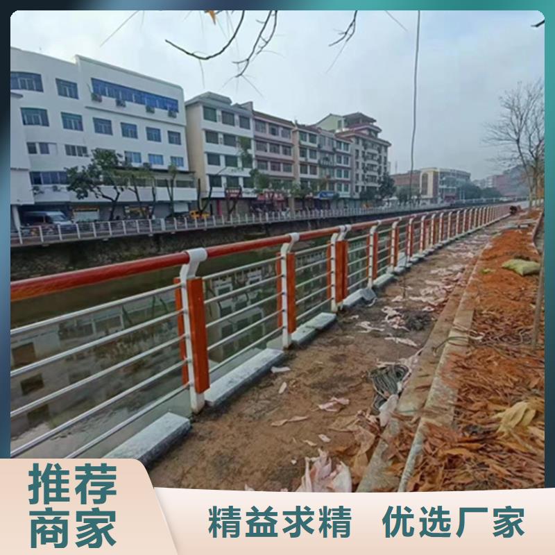 护栏 国道抗冲击围栏厂家直销大量现货