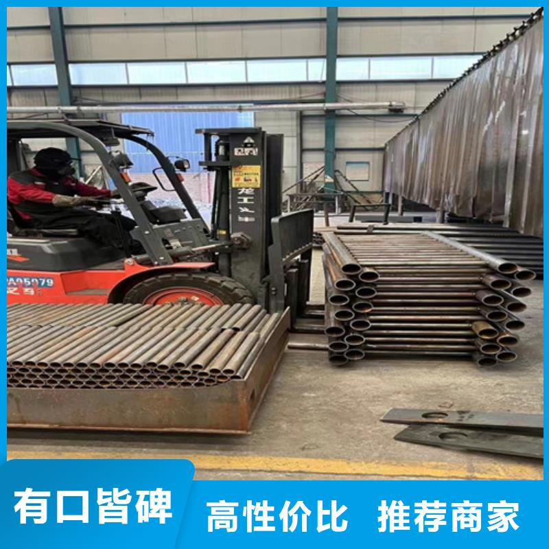 道路护栏十年生产经验