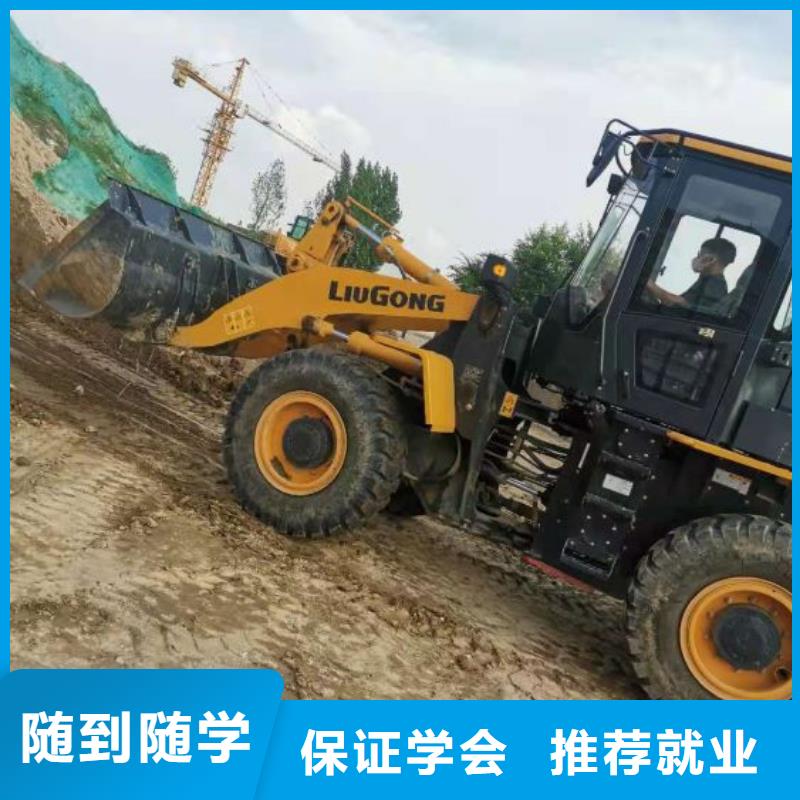 挖掘机培训学校_美容美发培训就业不担心