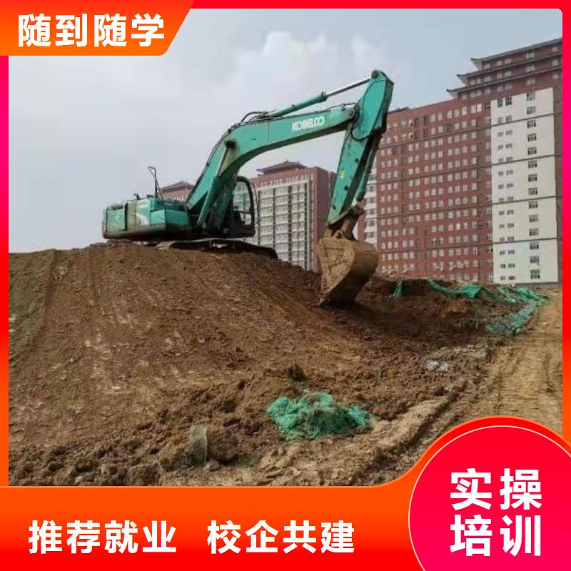 挖掘机培训学校虎振挖掘机学校学真本领