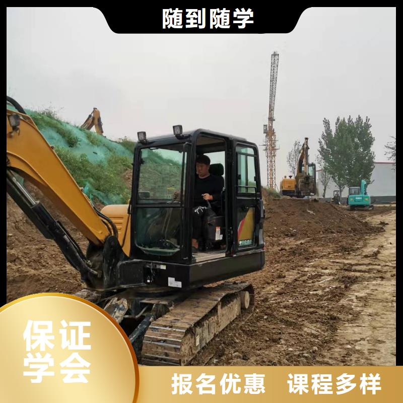 【 挖掘机技校,学新能源汽修学费多少钱专业齐全】由虎振为您