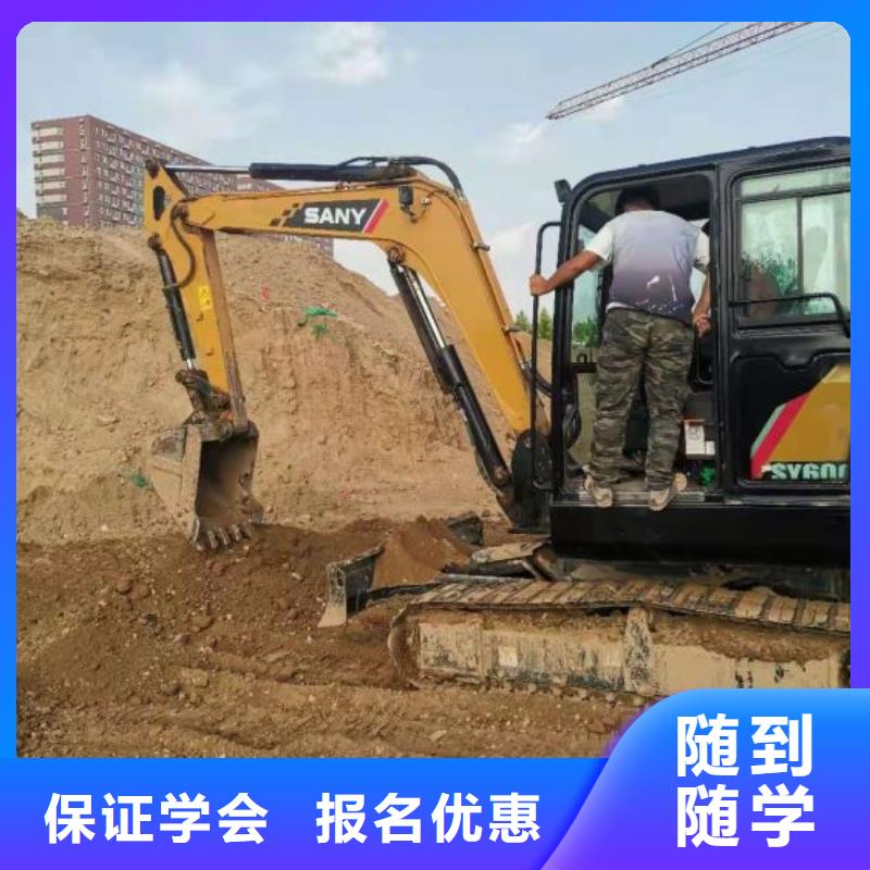 挖掘机技校学厨师烹饪学费多少钱免费试学