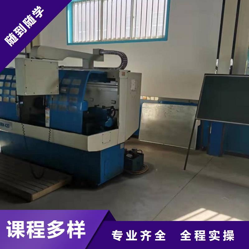 【数控学校哪个学校能学开挖掘机铲车叉车课程多样】