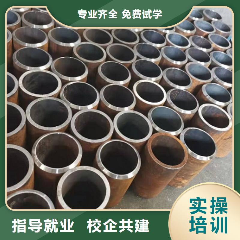 焊工学校挖掘机培训手把手教学