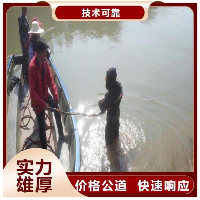  水上浮吊船团队