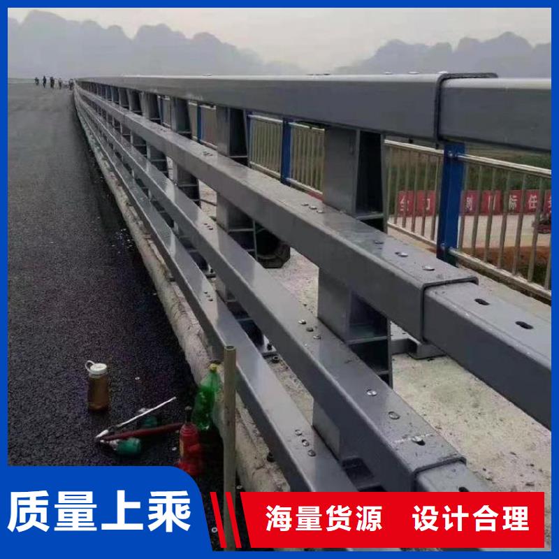 龙潭大桥人行道防撞护栏现场安装图