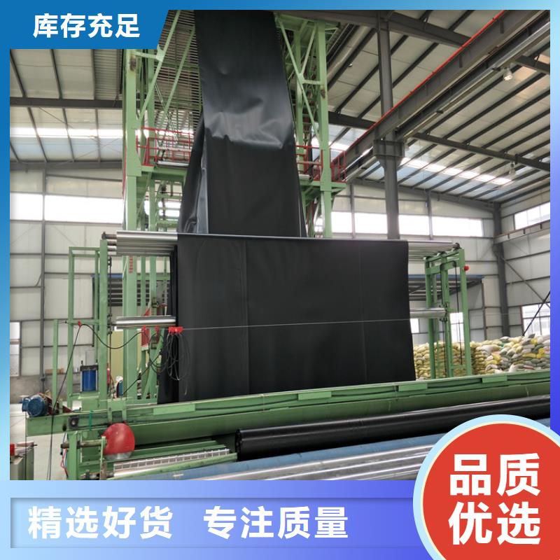 两布一膜复合土工膜施工图片