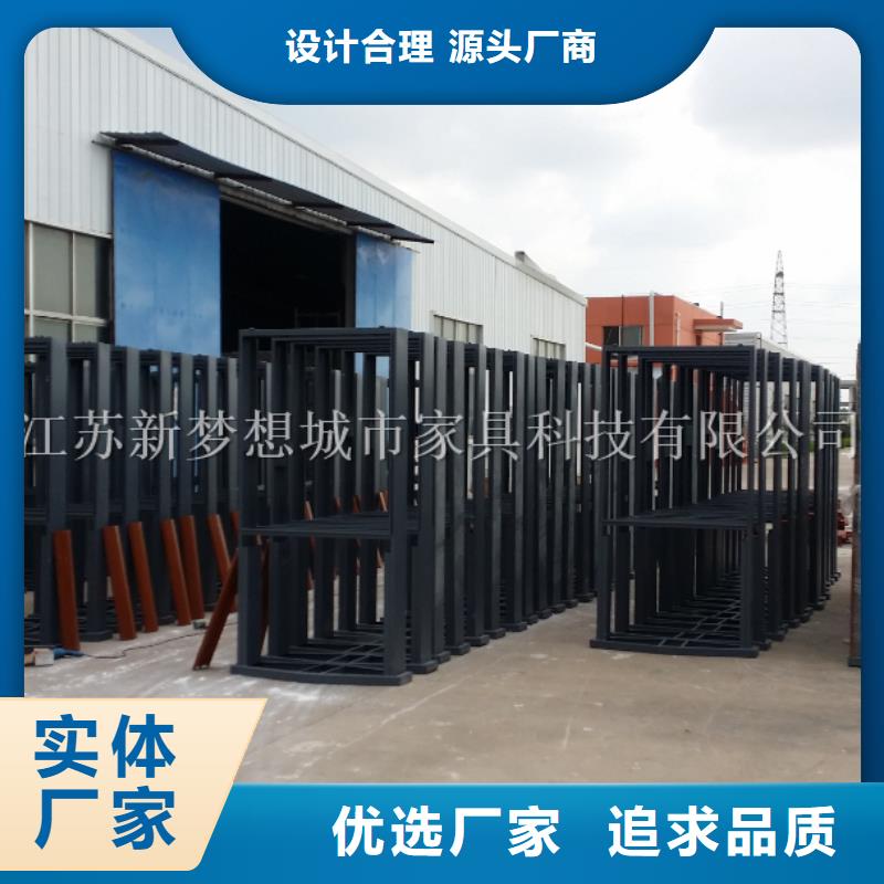 太阳能滚动广告垃圾箱来厂考察