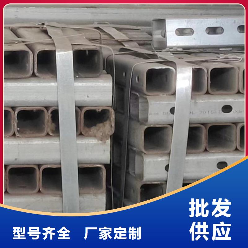 两波形梁钢护栏图片