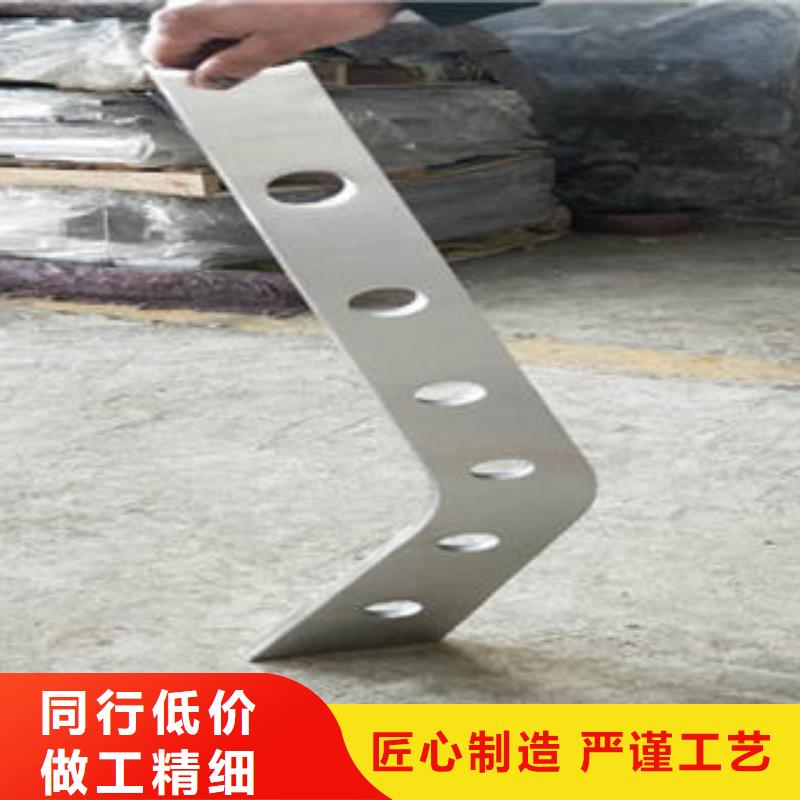 道路隔离栏杆不锈钢复合管护栏批发价格发货及时
